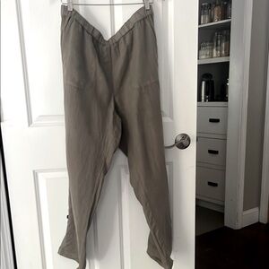 J Jill Garment Dyed Linen roll up elastic waist pants size large mushroom color